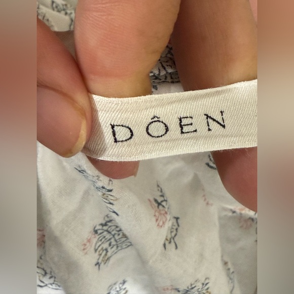 Doen Cream Blouse with Subtle Floral Pattern - Picture 2 of 5